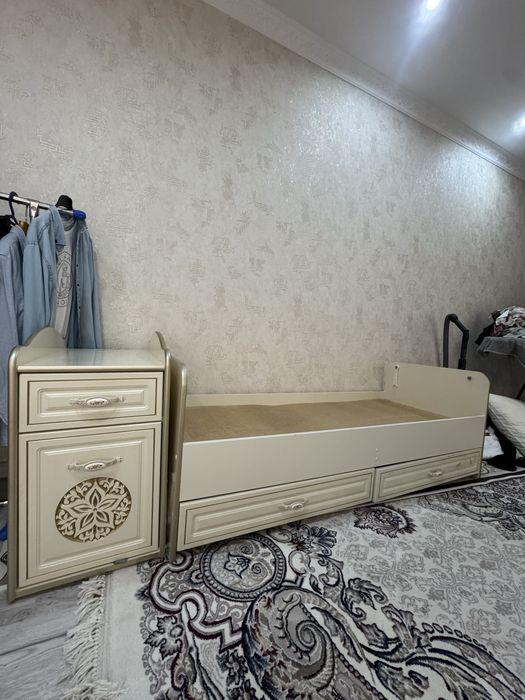 Кровать детская с комодом