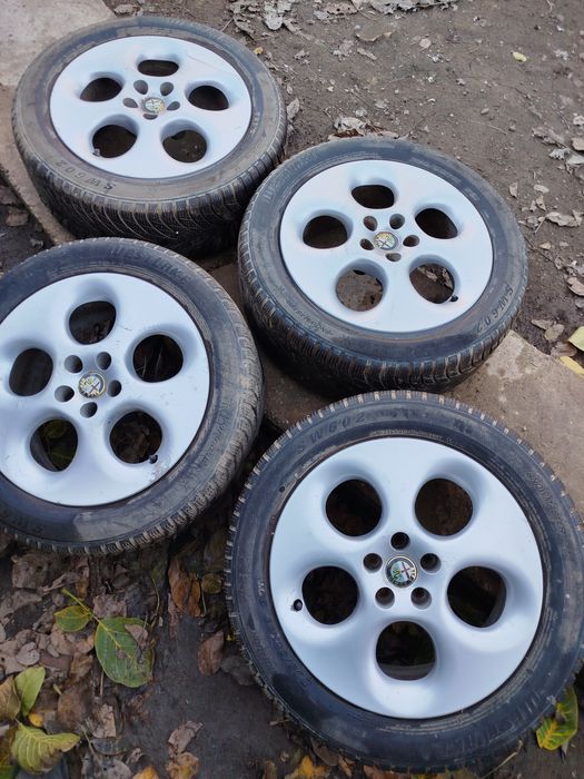 Алуминиеви джанти с гумите  за лека кола  Алфа Ромео