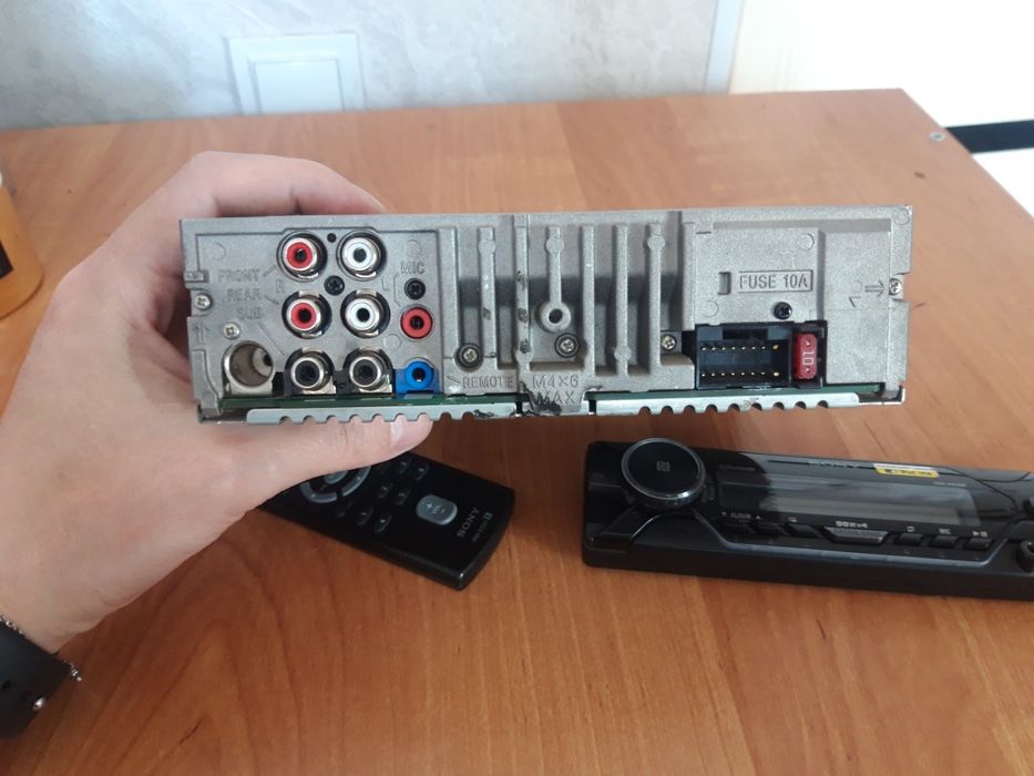 Автомагнитола и саббуфер