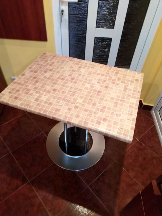 Vând masă de bucătărie 2 buc