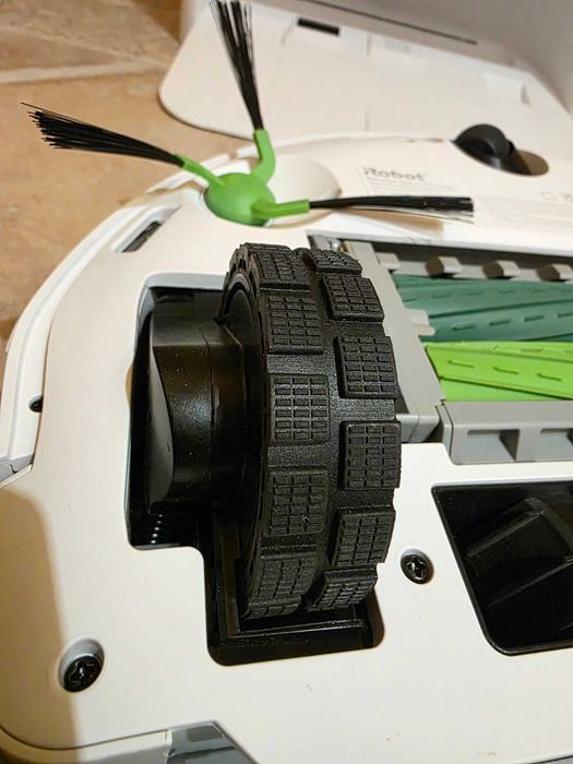 Бяла прахосмукачка робот iRobot Roomba Max 705 Combo + AutoWash Dock с докинг станция за сухо и мокро почистване, бял
