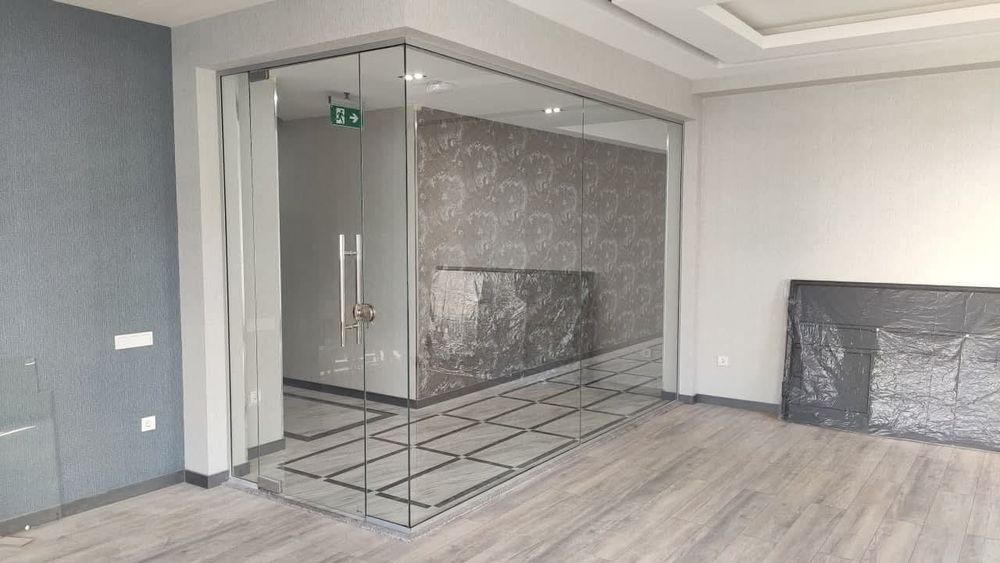 Цельно стеклянный перегородки