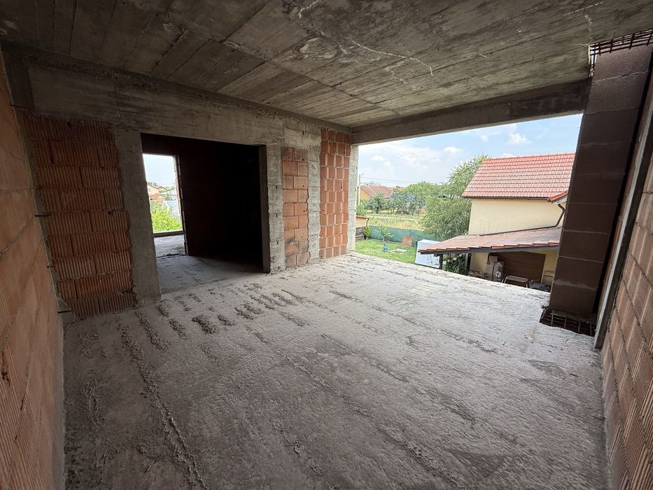 Casa individuala la roșu P+1E, 215mp utili, 994mp teren  Peciu Nou