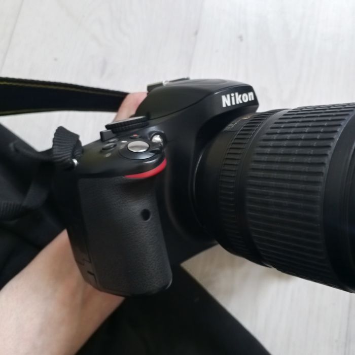 Nikon D5100 /18-105VR