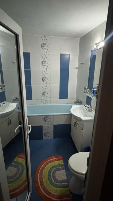 Vand apartament 3 camere+ garaj