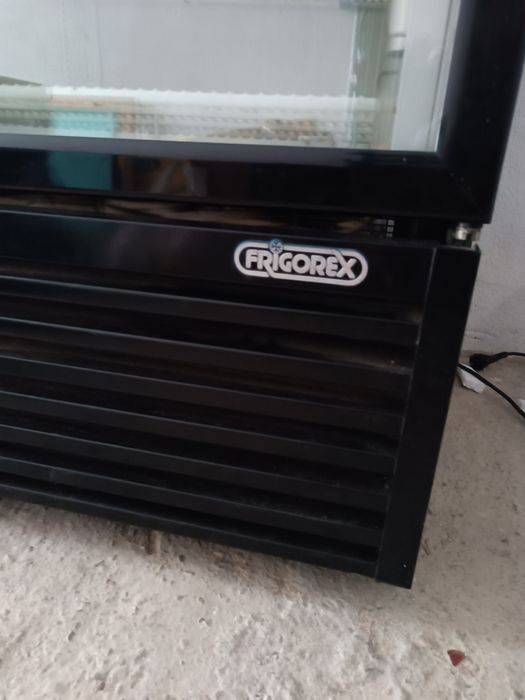 Хладилна витрина.