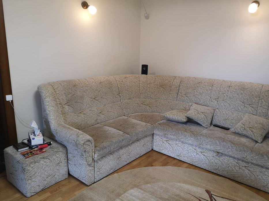 Canapea extensibila cu lada de depozitare