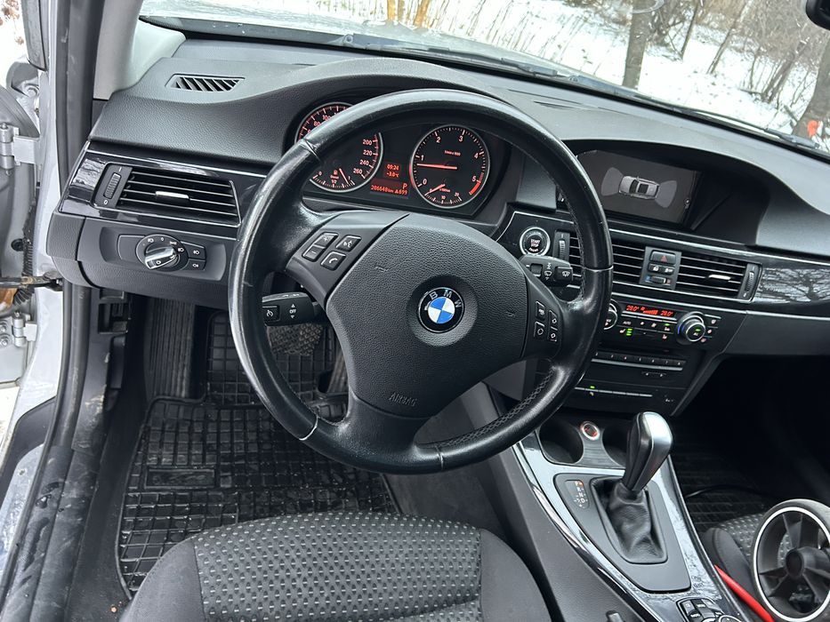 BMW 3 Series 2011 — imagine 5