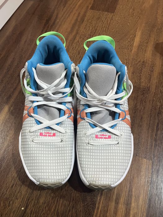 Pantofi Nike LeBron Witness 7