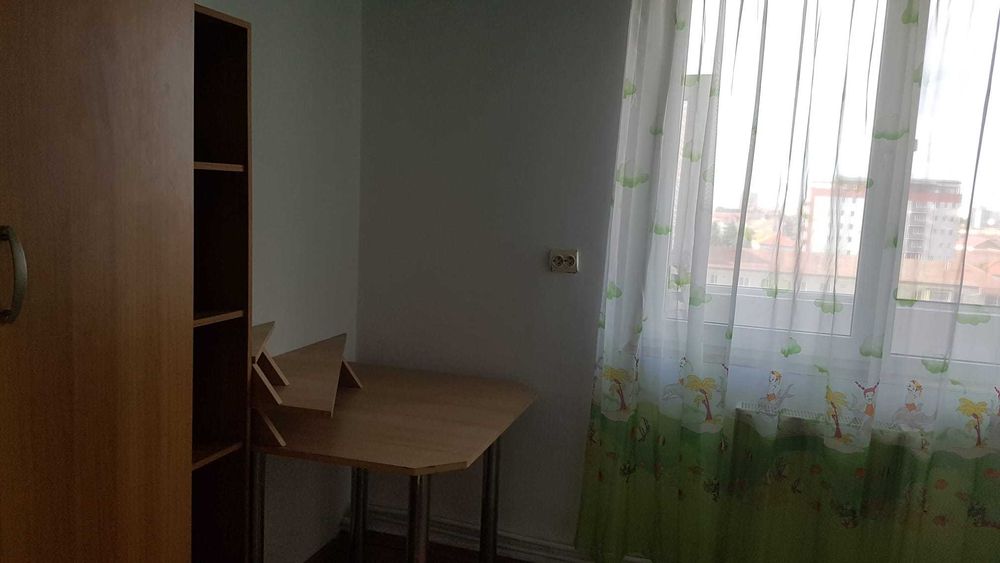 Inchiriez apartament 3 camere zona M. Viteazu X N. Iorga