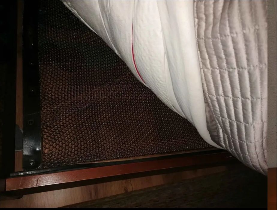 Запазено спално обзавеждане