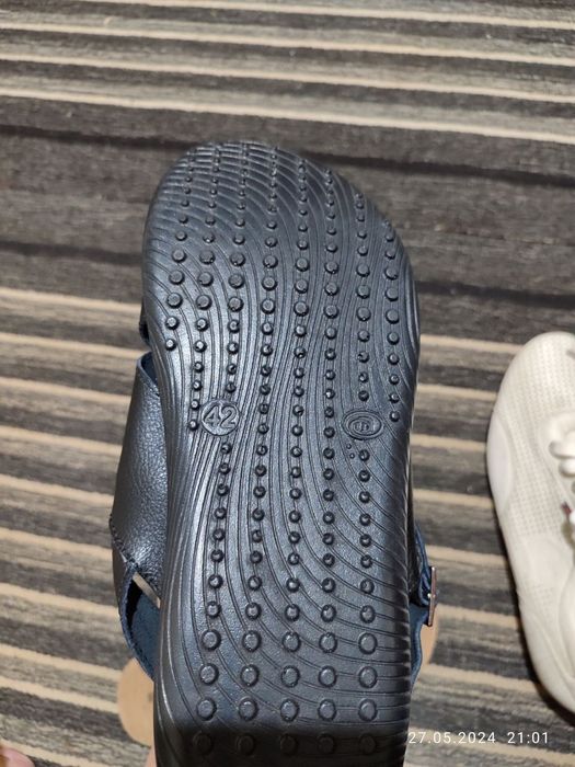 Цветы ,одежда,обувь мужская и детская