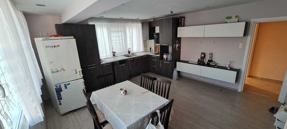 Продава се Тристаен апартамент в Бургас, Възраждане - 75 кв.м за 986 €/кв.м - Снимка #2