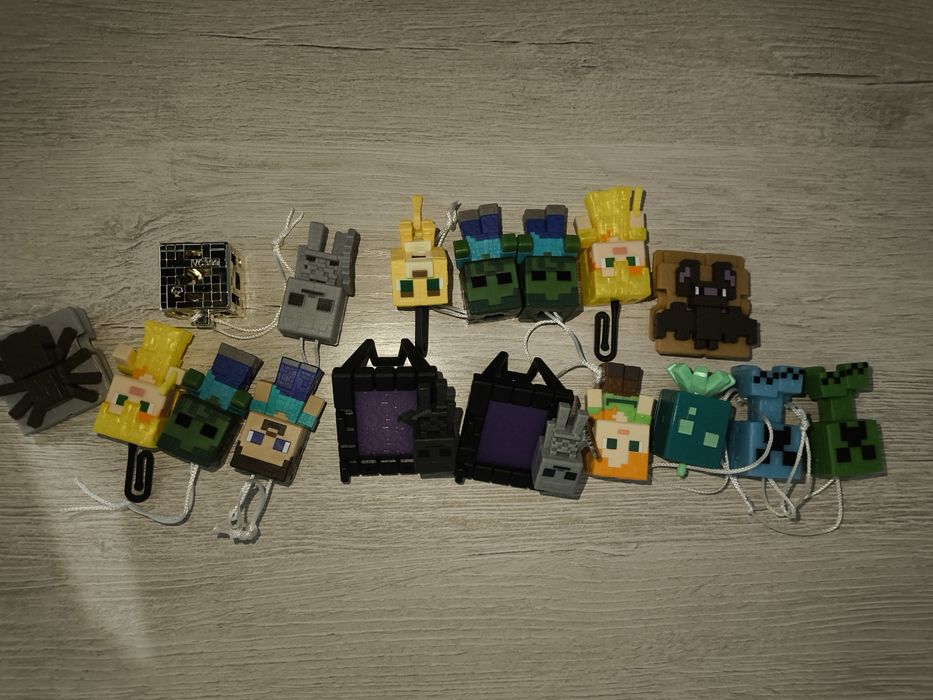 Продам фигурки майна