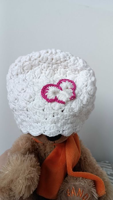 Мека плетена шапка за бебе