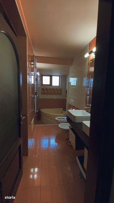Vând casă P+M 7 camere Cihei-Oradea
