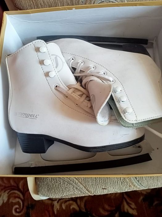 Продам  коньки winnwell