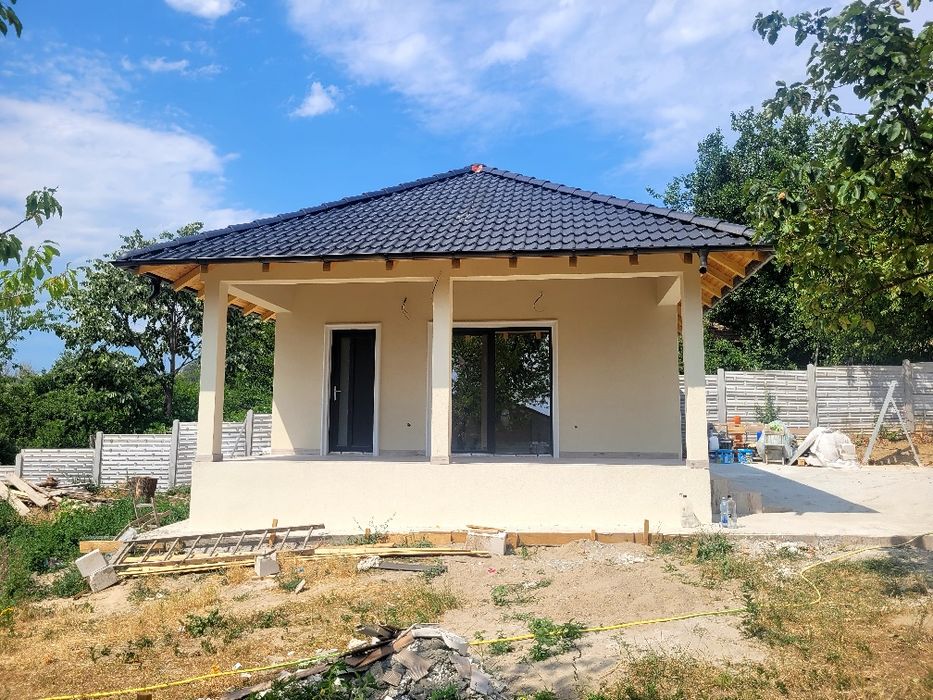 Vand Casa în Colibași (Lazu)