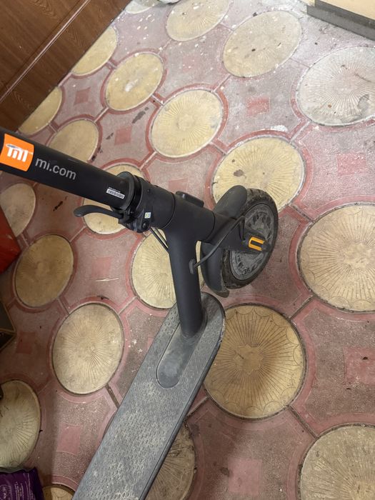 Trotineta Xiaomi Mi Essential