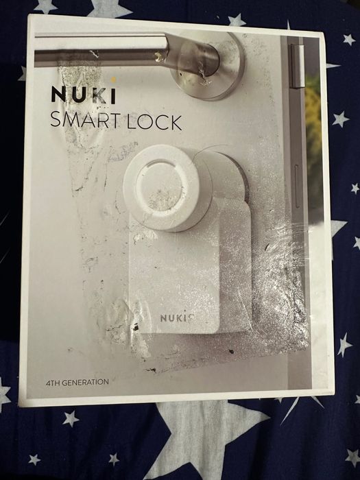 Nuki închizătoare usa cu telefonu