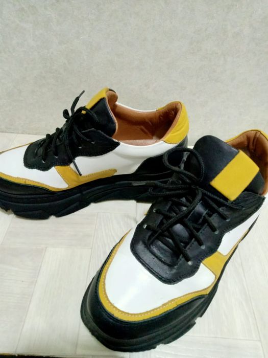 Женские кожаные кроссовки