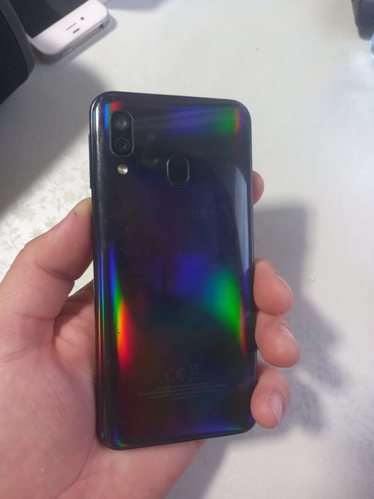 Samsung A40 folosit dar în regula.nu are spărturi sau zgarieturi.200 lei