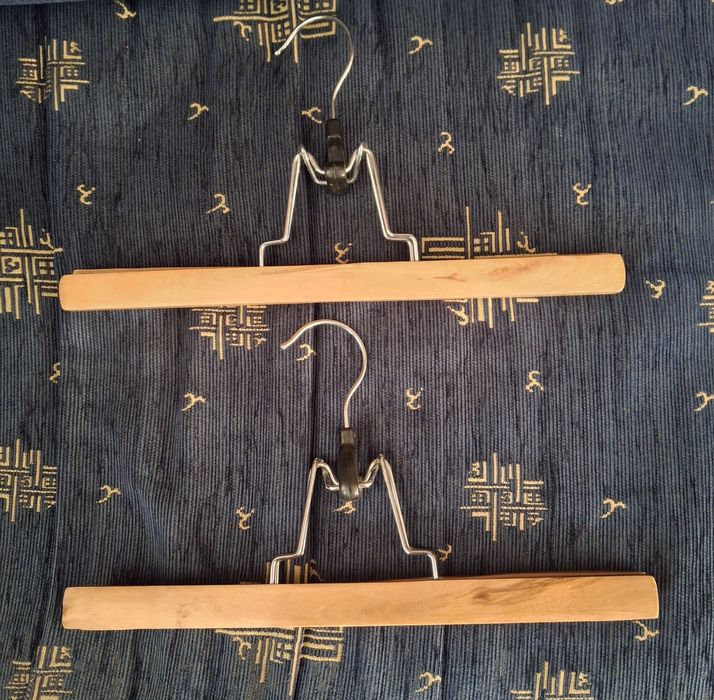 Стари дървени и метални закачалки  16бр.