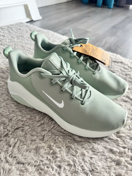 Nike Bella 7 Olive Green