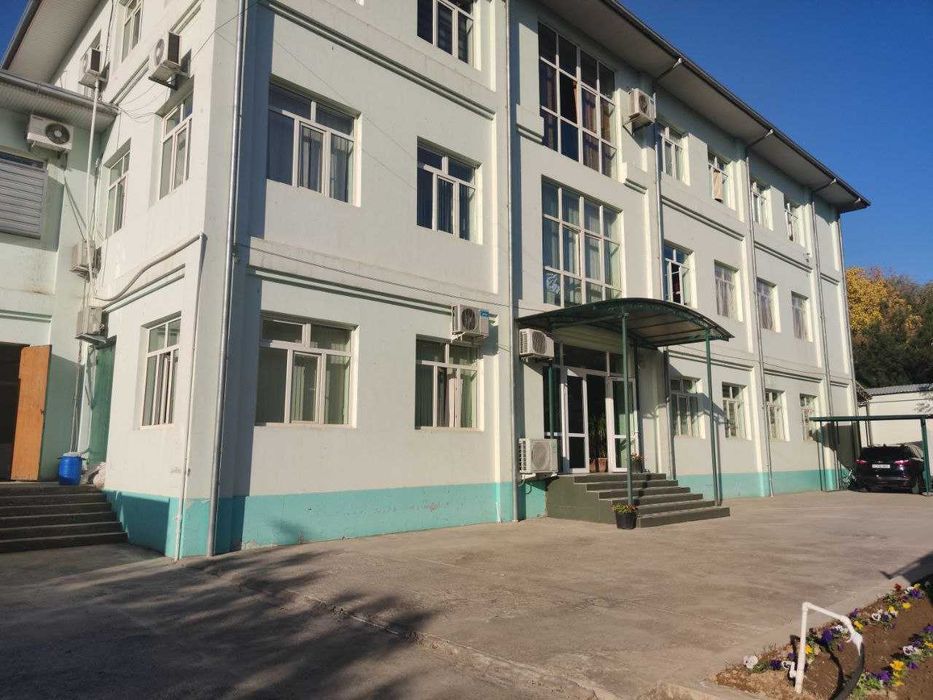 Земля 32 сотки со зданием 3300 м2. Яккасарай. Под детский сад идеально