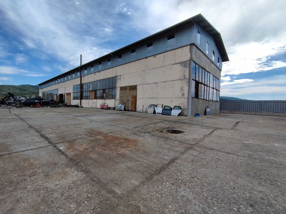 Под наем промишлено място Перник, паркинг, гараж, склад от 400/1500кв.