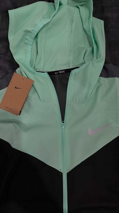 Ветровка Nike (Размер L)