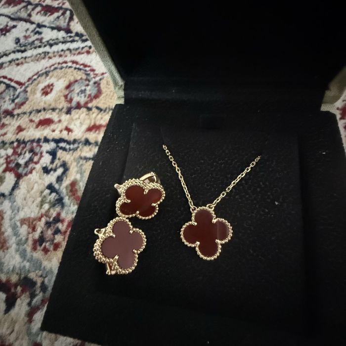 Кольцо.  И  серьги 750 пробы.