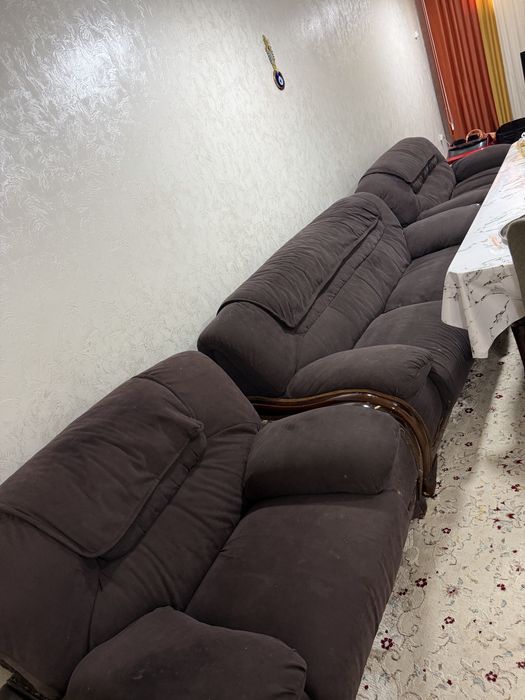 Диван с дмумя креслами