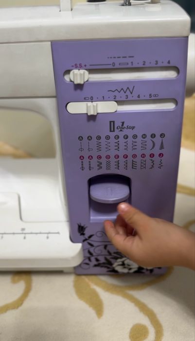 Продам швейную машинку Janome