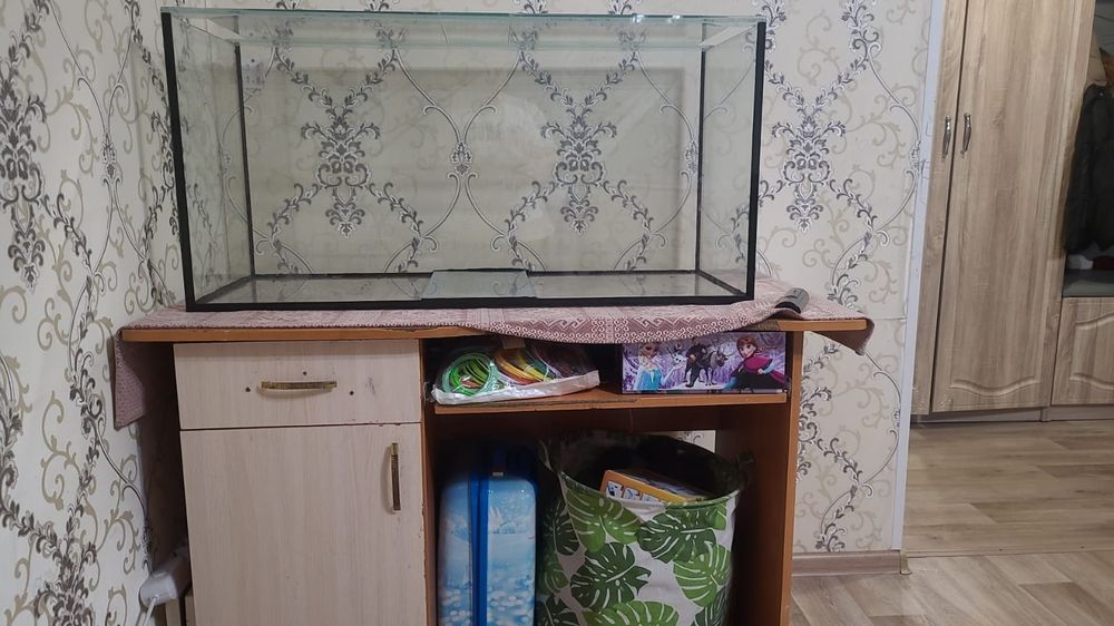 Стол в гтличном состоянии можно для компа