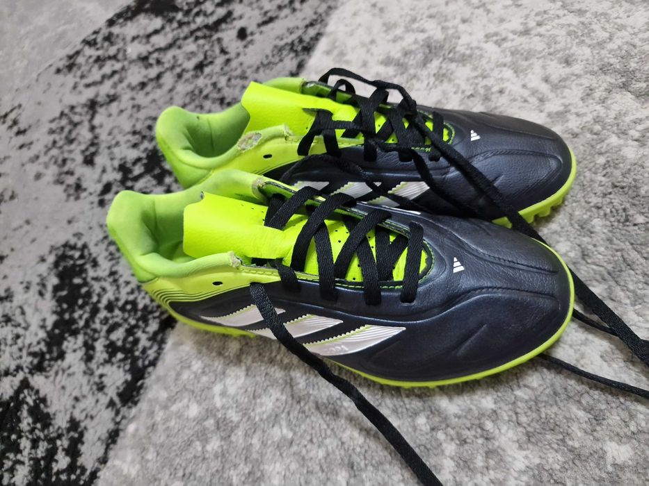 Vand adidasi fotbal