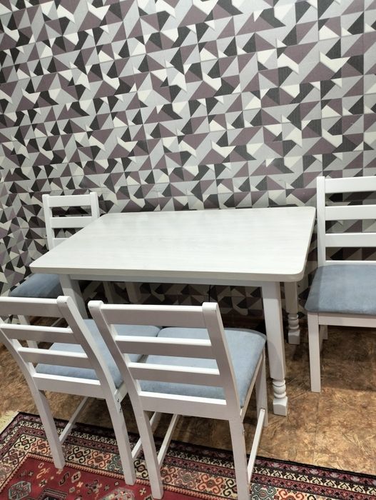 Продам кухонный стол и стулья 4шт