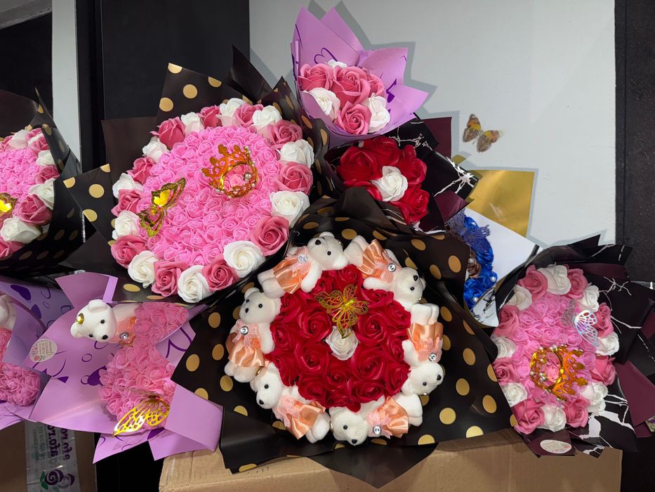 Realizez buchete și aranjamente din trandafiri de săpun