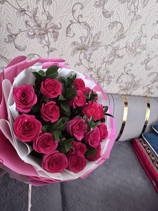 Свежий роза метровый