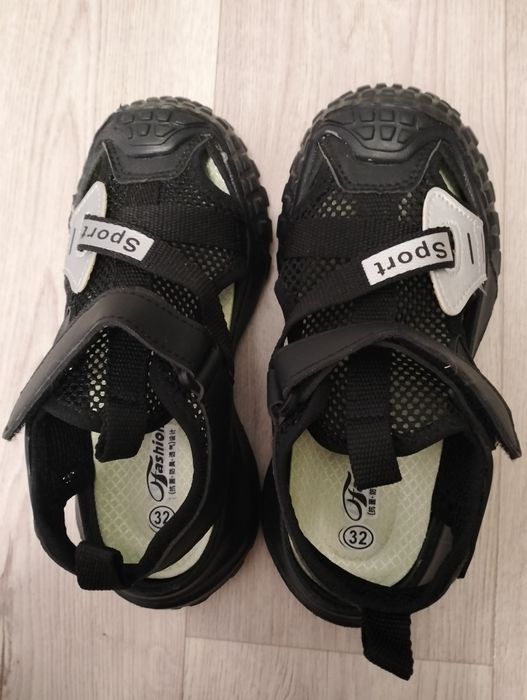 Продам детские сандали