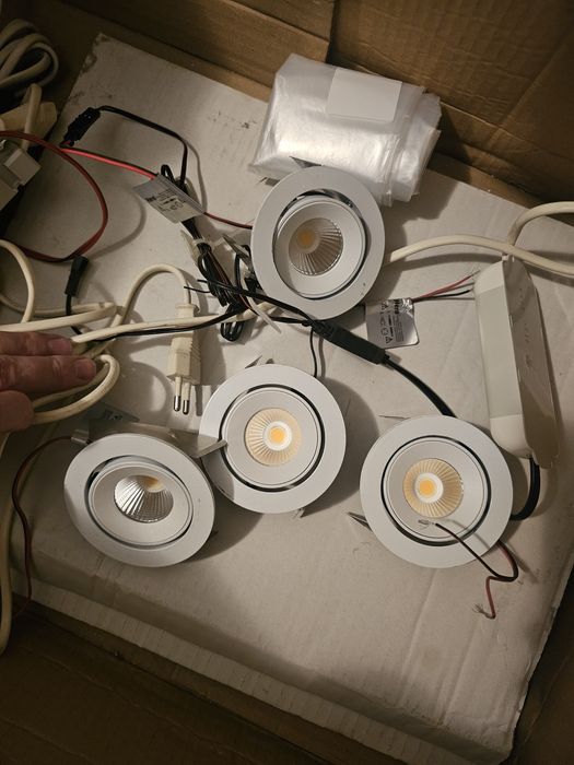 Spoturi led cu adaptor