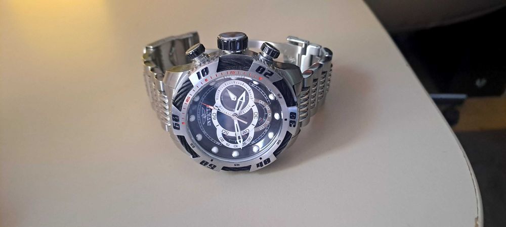 Продавам часовник Invicta