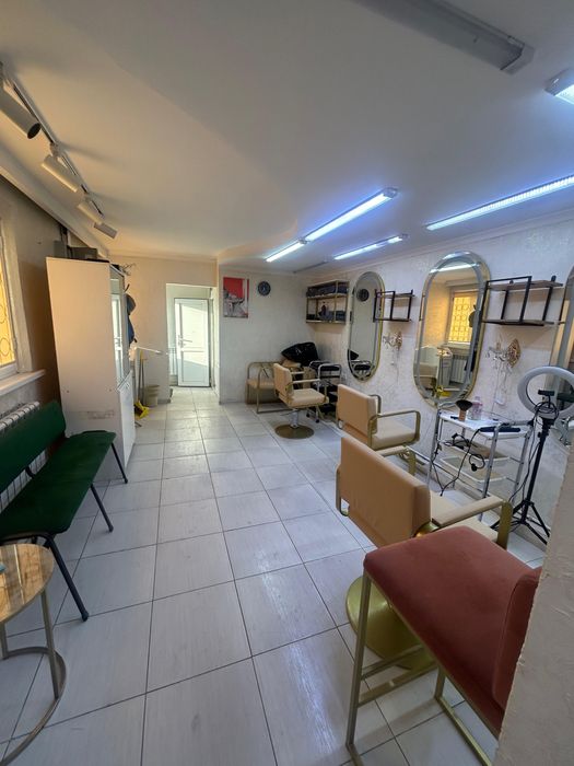 Сдам в аренду салон красоту