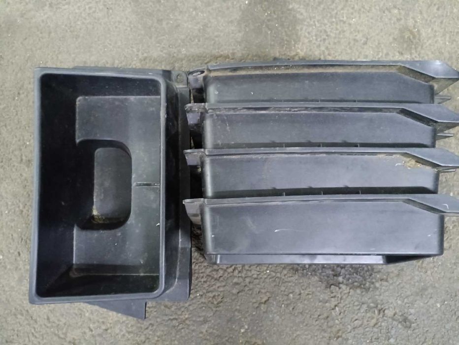 Продам оригинальный пластиковый кармашек багажника от Toyota Camry 40