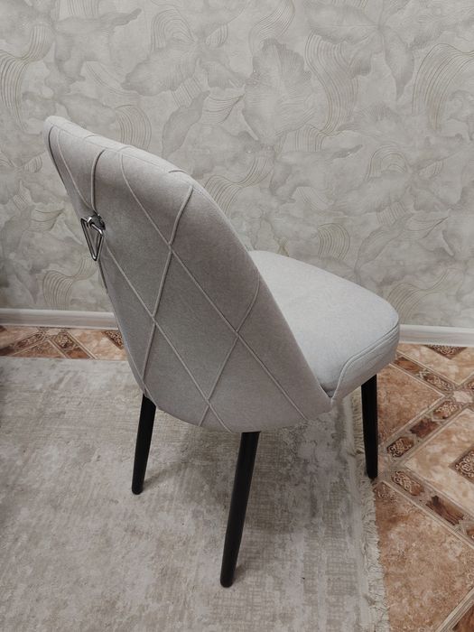 Продам стол новый