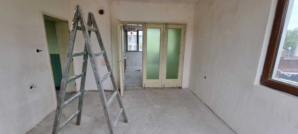 1785-Продава се триетажна тухлена на плоча къща в Гецово!