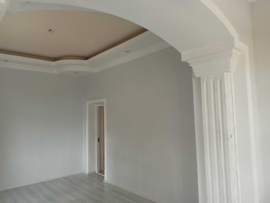 Двухкомнатная квартира 49,8 м.кв на первом этаже .