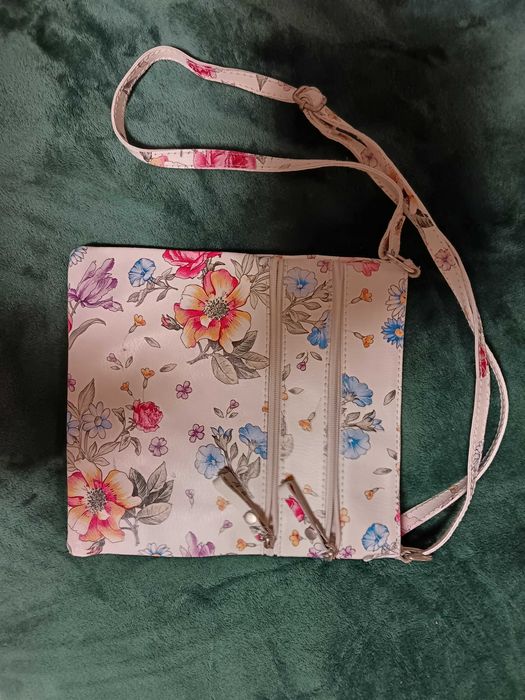 Poșetă piele naturala, motiv floral. Noua