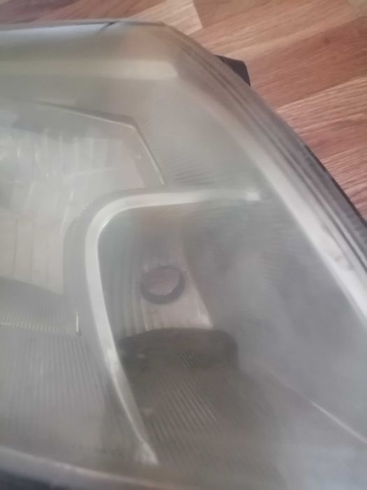 Фара передняя правая на Lada Granta