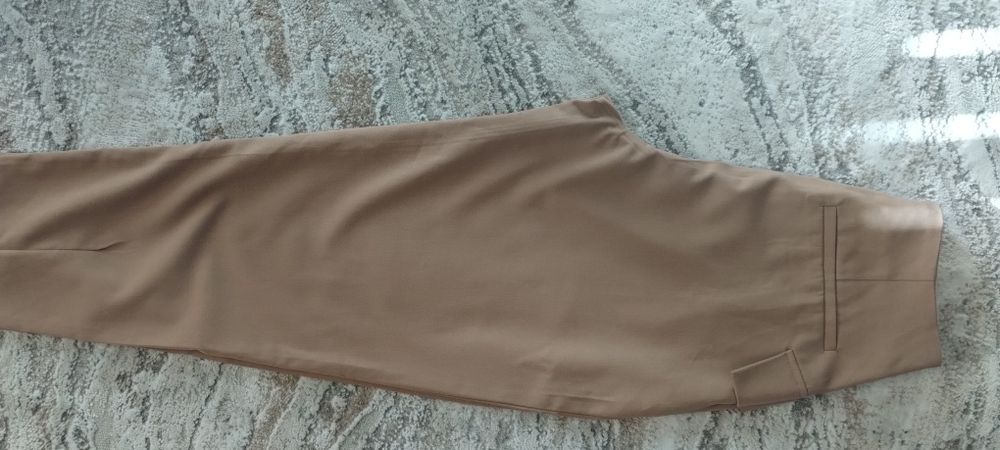 Дамски панталон висока талия
закопчаване с цип и телено копче
два джоб